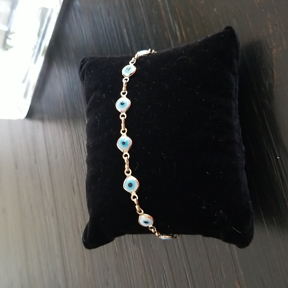Gold plated eye bracelet